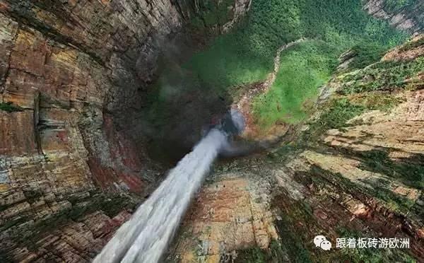 把雨天描写得极具情绪的句子？游戏画面